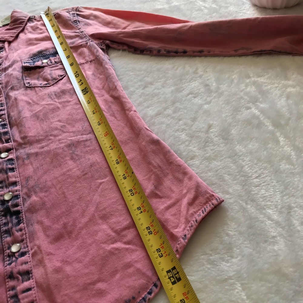 Selena Gomez | Pink Acid Washed Snap Chambray Buttons Sz Sm Jr - Picture 9 of 12